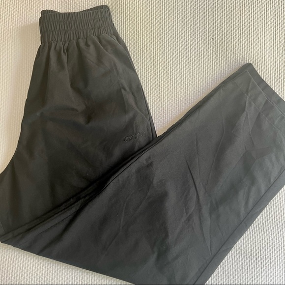 Djerf Avenue Breezy Pants in black (size XS, will fit a 25-26 waist) - Picture 1 of 5